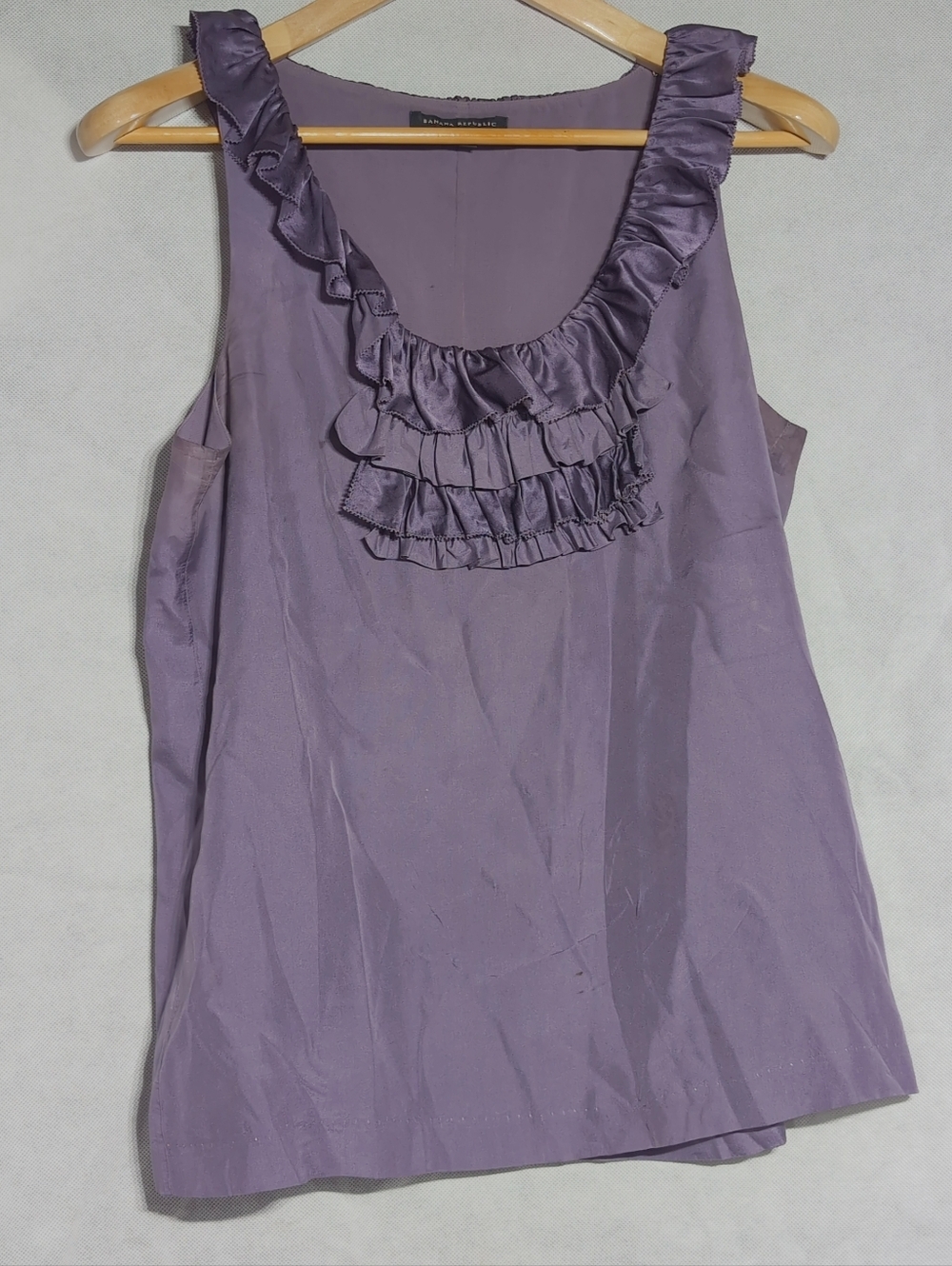 Banana Republic Silk Sz M Ruffled Scoop Neck Sleeveless Top — Lavender Purple